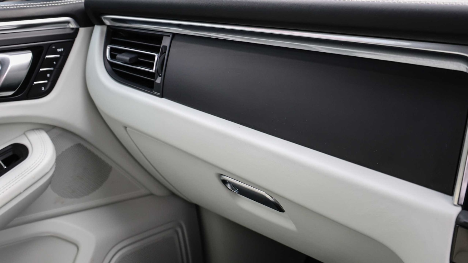 Used Porsche Macan 2022 for sale - 77134856: Photo 8