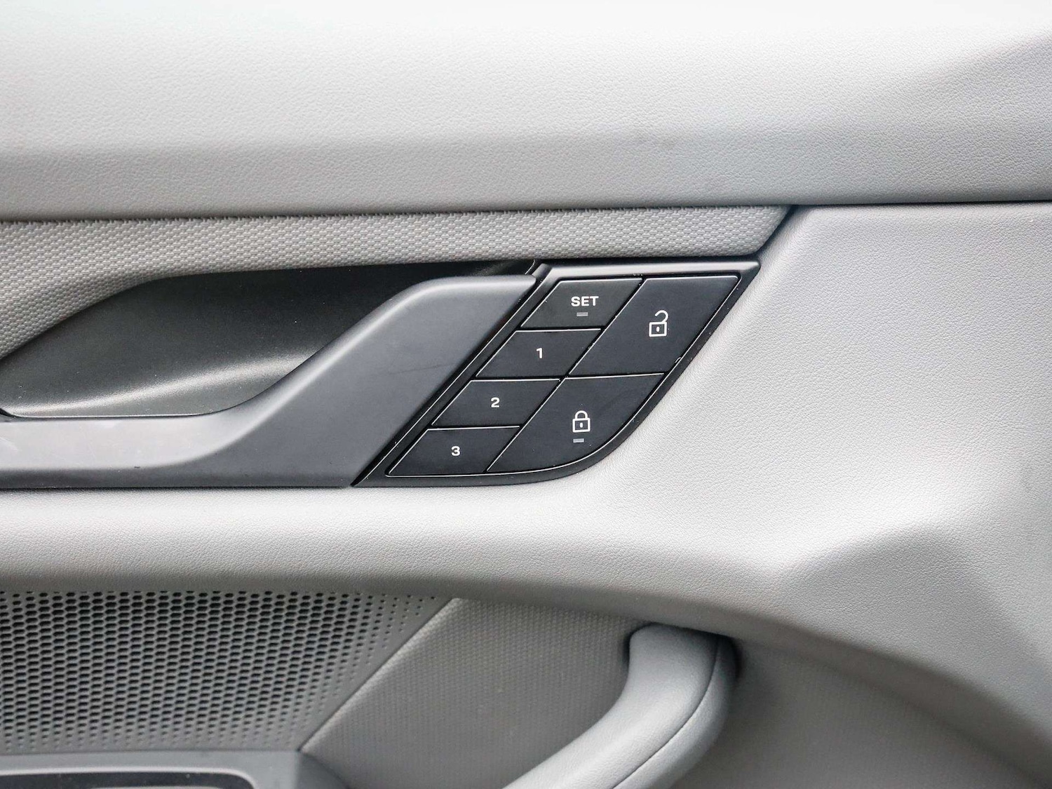 Used Porsche Taycan 2022 for sale - 77076469: Photo 29