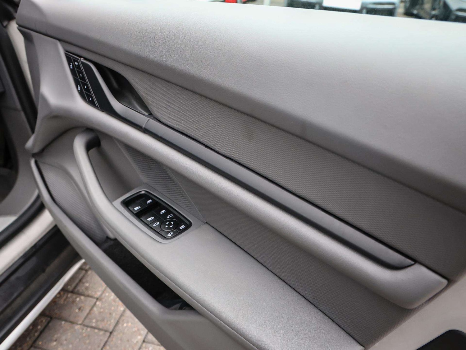 Used Porsche Taycan 2022 for sale - 77076469: Photo 31