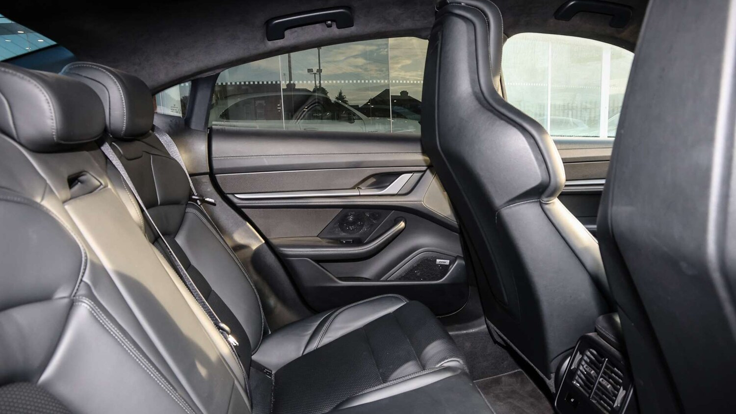 Used Porsche Taycan 2020 for sale - 76421151: Photo 15