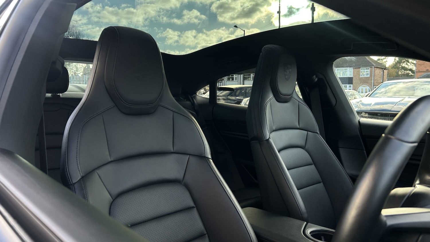 Used Porsche Taycan for sale - 77000110: Photo 10