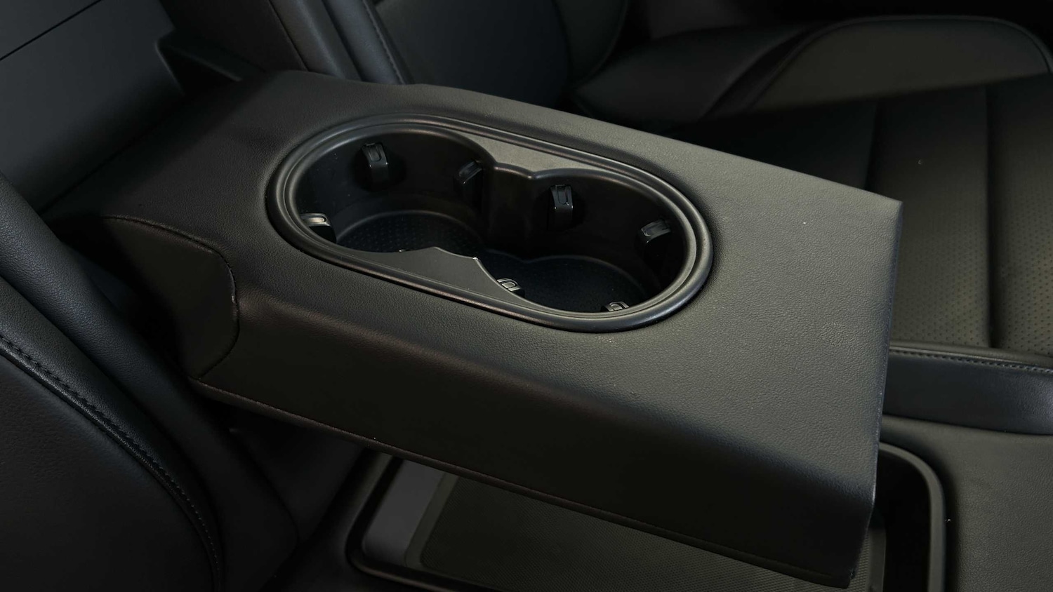 Used Porsche Taycan for sale - 77000110: Photo 16