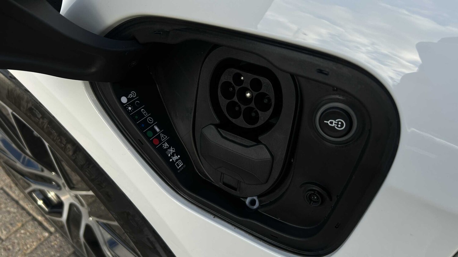 Used Porsche Taycan for sale - 77000110: Photo 22