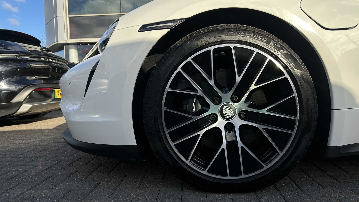 Used Porsche Taycan for sale - 77000110: Photo 6