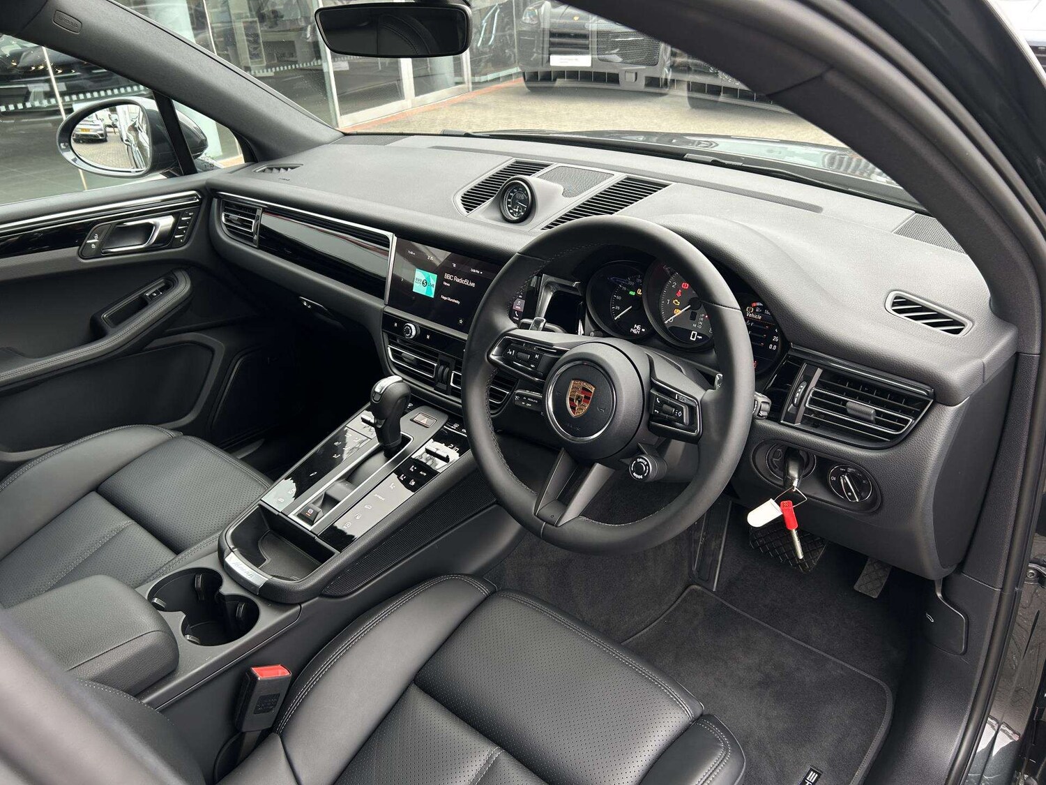 Used Porsche Macan 2026 for sale - 78010241: Photo 11