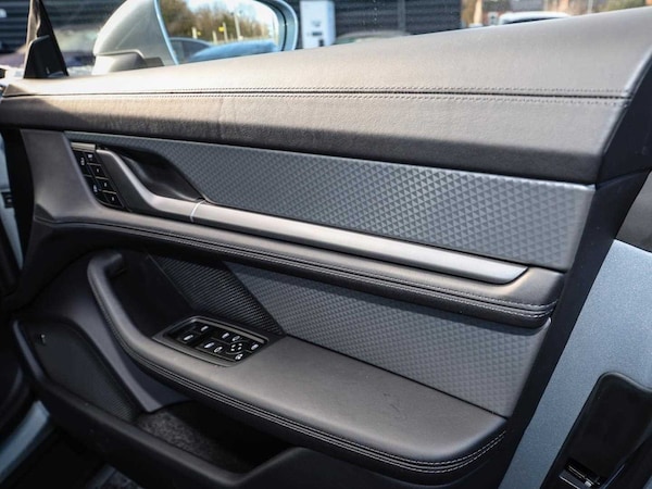 Used Porsche Taycan 2024 for sale - 75217733: Photo 31