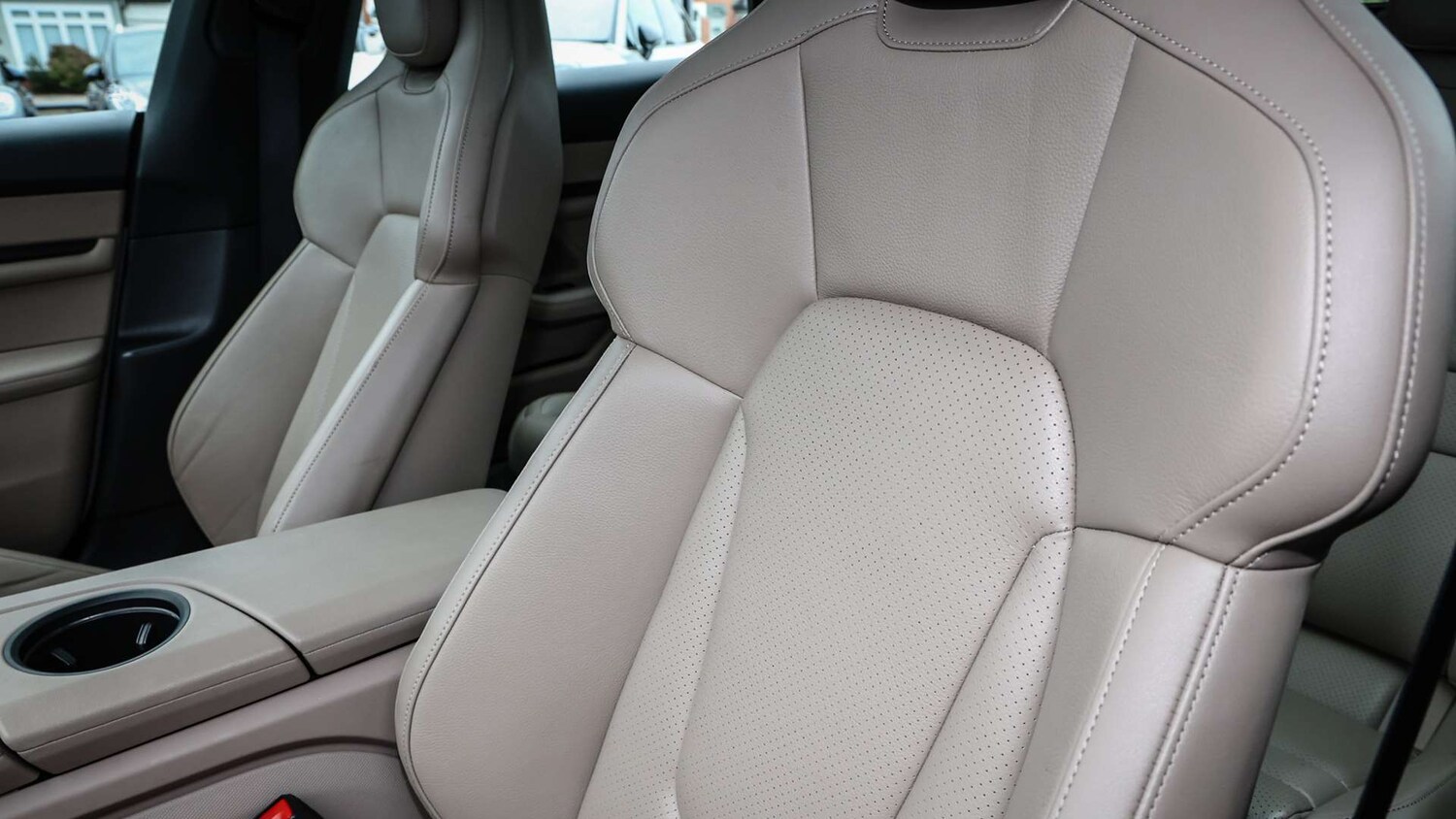 Used Porsche Taycan 2022 for sale - 76156127: Photo 16