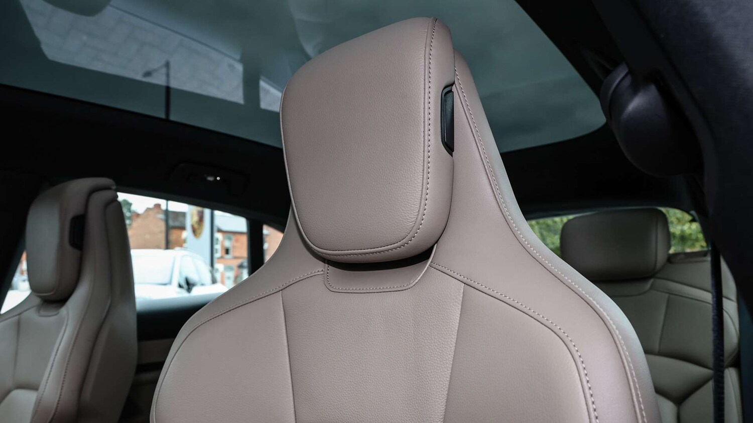 Used Porsche Taycan 2022 for sale - 76156127: Photo 17