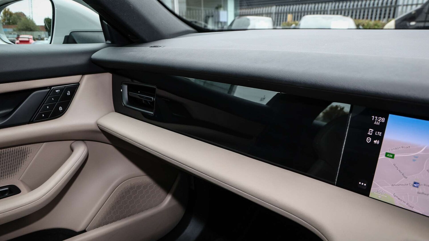 Used Porsche Taycan 2022 for sale - 76156127: Photo 28