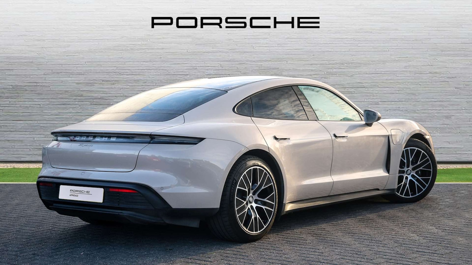 Used Porsche Taycan 2023 for sale - 76475881: Photo 3