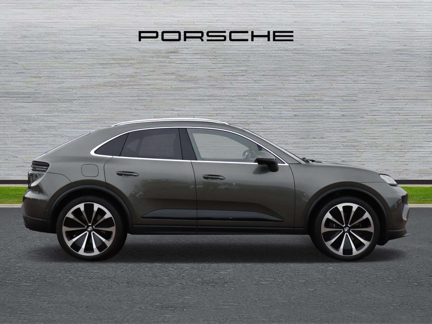 Used Porsche Macan 2024 for sale - 77333967: Photo 2