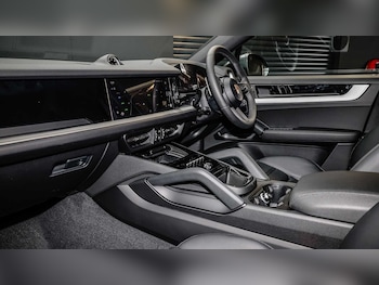 Used Porsche Cayenne 2024 for sale - 75217657: Photo