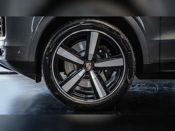 Used Porsche Cayenne 2024 for sale - 75217657: Photo