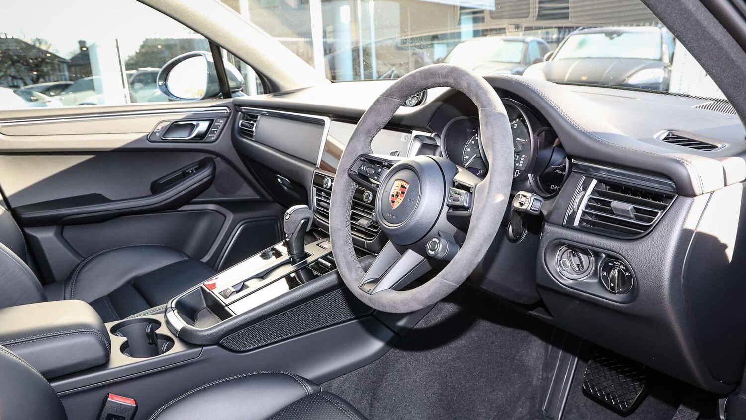 Used Porsche Macan 2025 for sale - 76745977: Photo 12