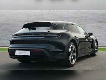 Used Porsche Taycan 2023 for sale - 79251301: Photo
