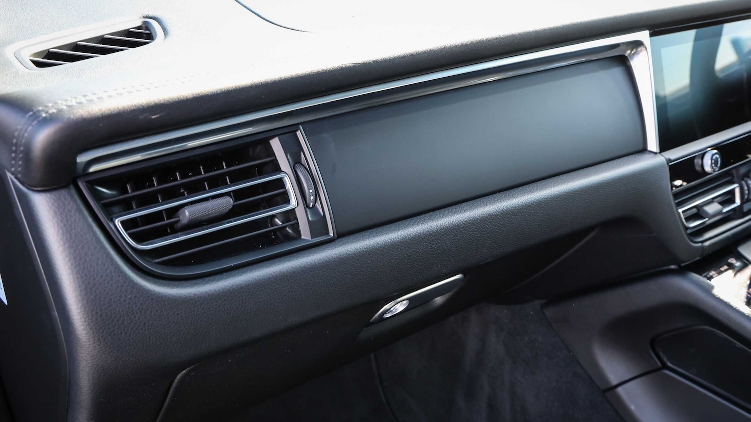 Used Porsche Macan 2025 for sale - 77960930: Photo 26