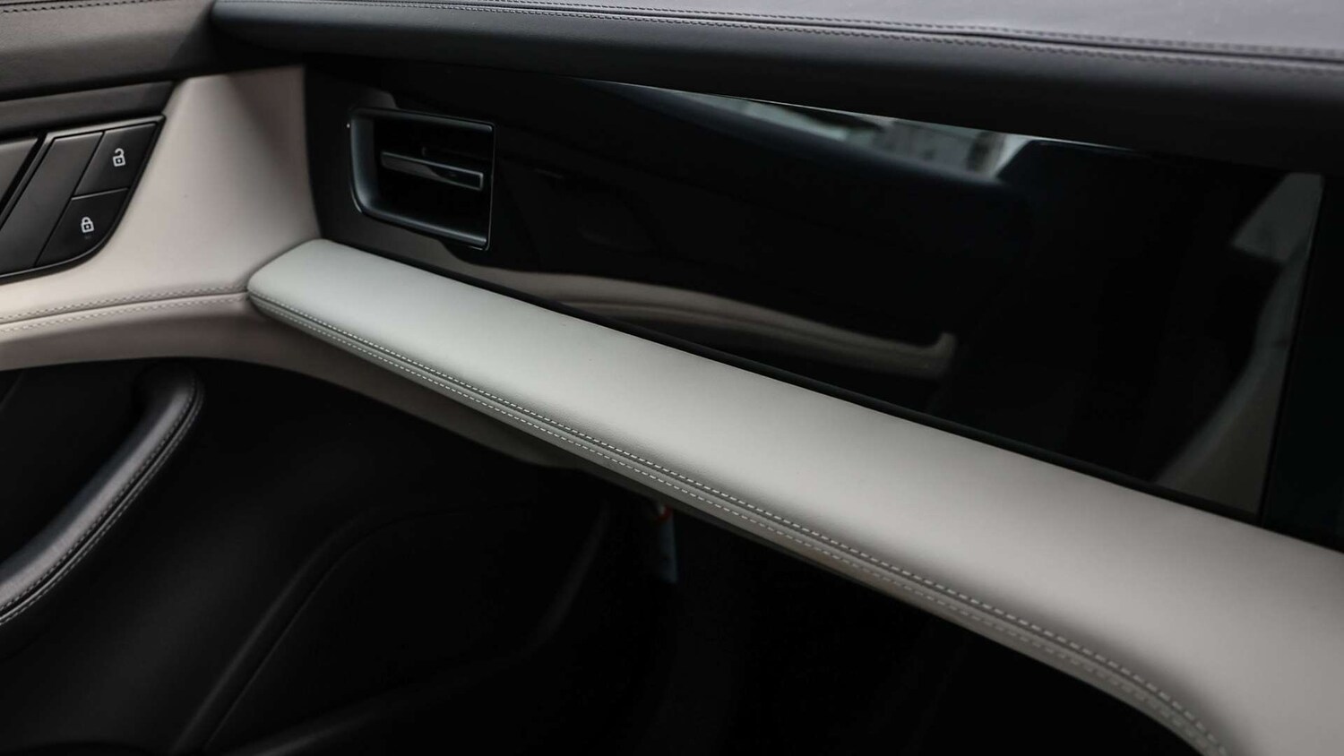 Used Porsche Taycan for sale - 77443389: Photo 28