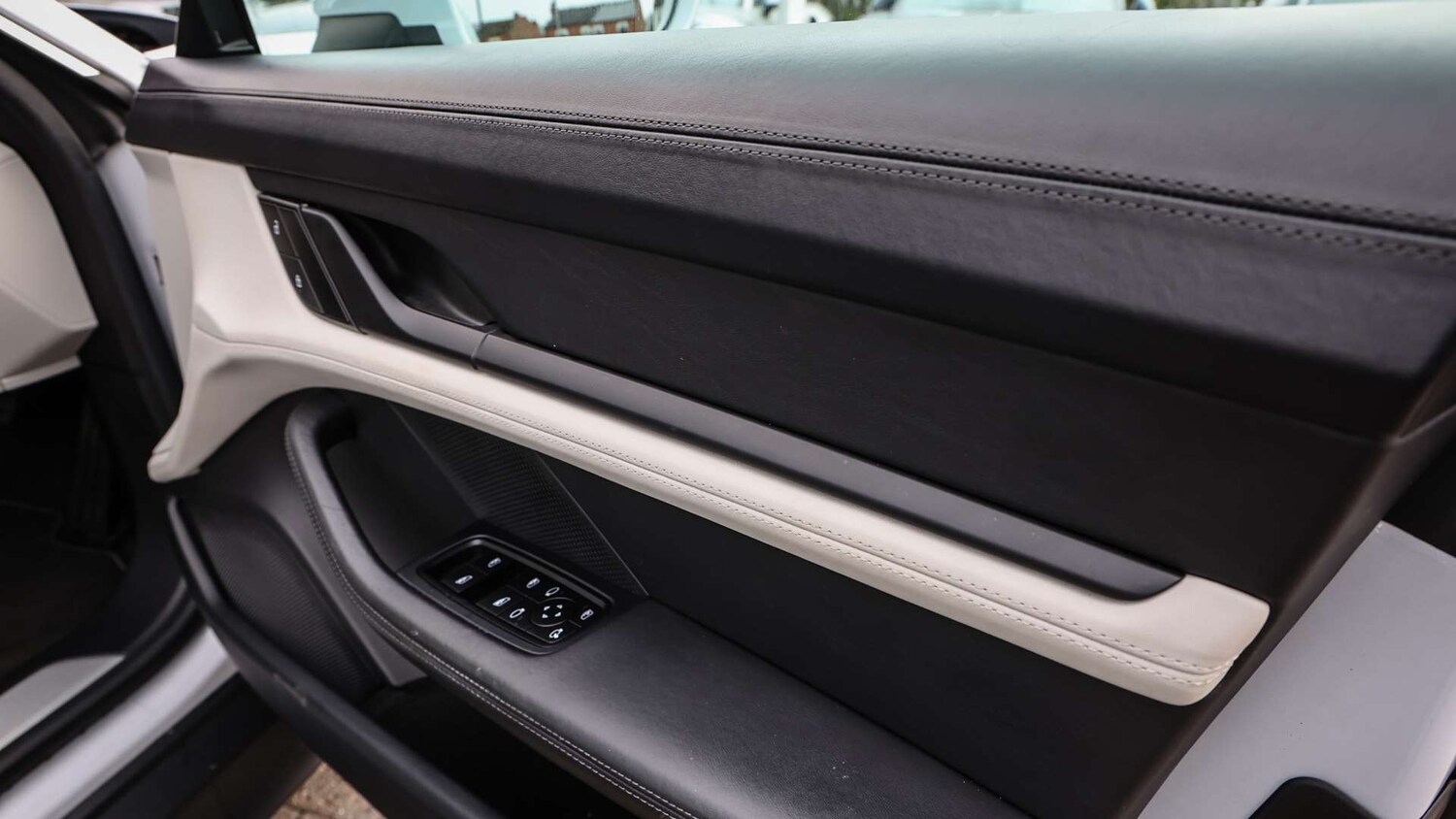 Used Porsche Taycan for sale - 77443389: Photo 29