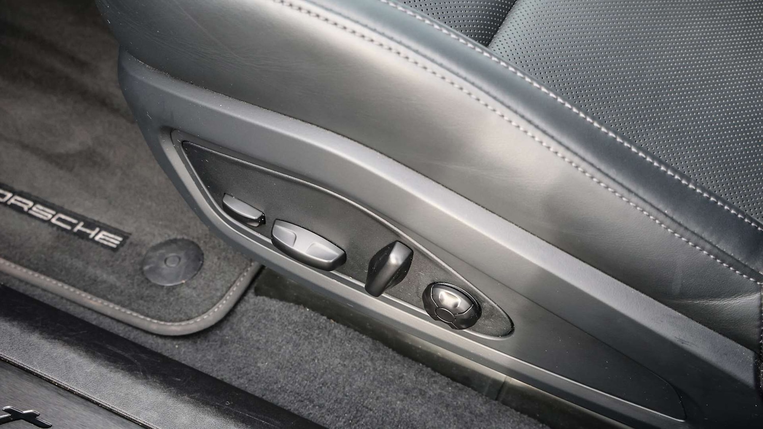 Used Porsche Taycan 2021 for sale - 77270101: Photo 29