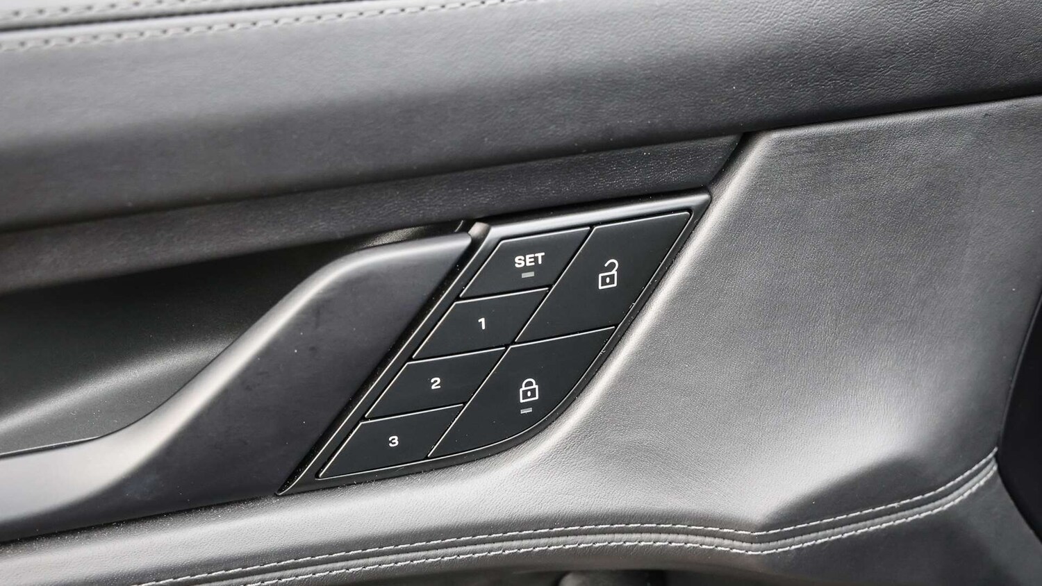 Used Porsche Taycan 2021 for sale - 77270101: Photo 32