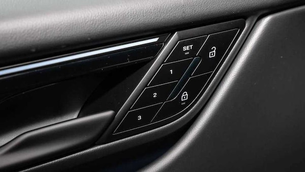 Used Porsche Macan 2025 for sale - 75218259: Photo 22