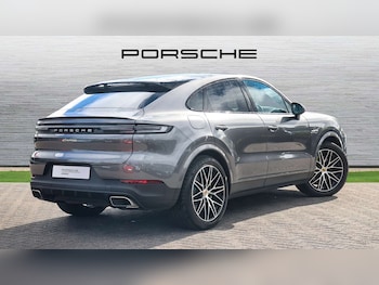 Used Porsche Cayenne 2024 for sale - 77000167: Photo