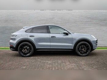 Used Porsche Cayenne 2025 for sale - 77995840: Photo