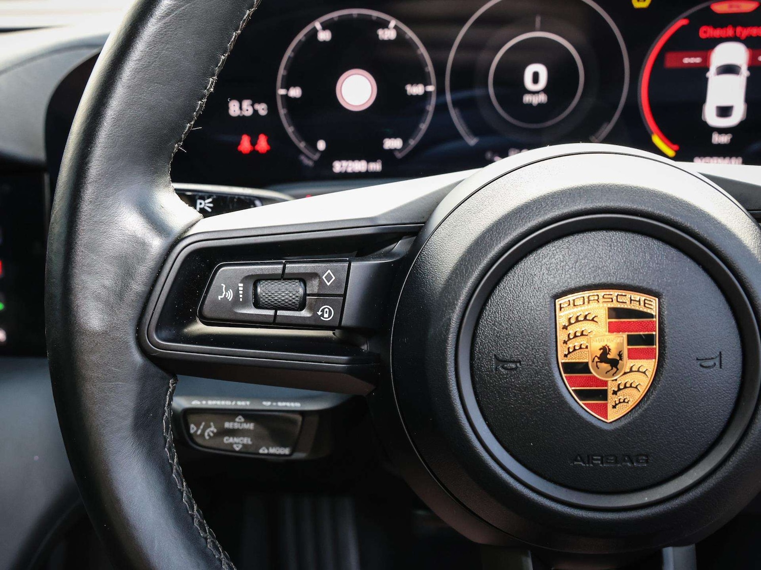 Used Porsche Taycan 2022 for sale - 76373807: Photo 29