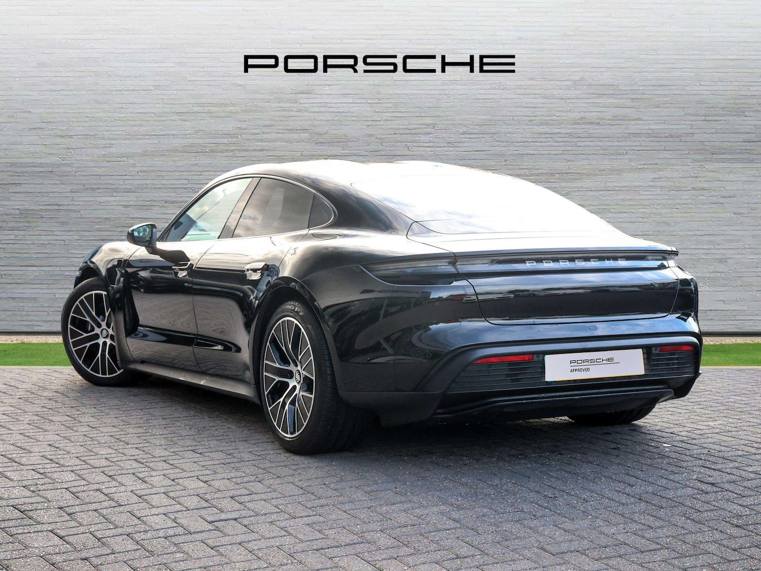 Used Porsche Taycan 2022 for sale - 76373807: Photo 4