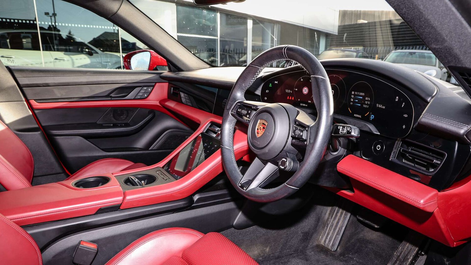 Used Porsche Taycan 2022 for sale - 76373693: Photo 12