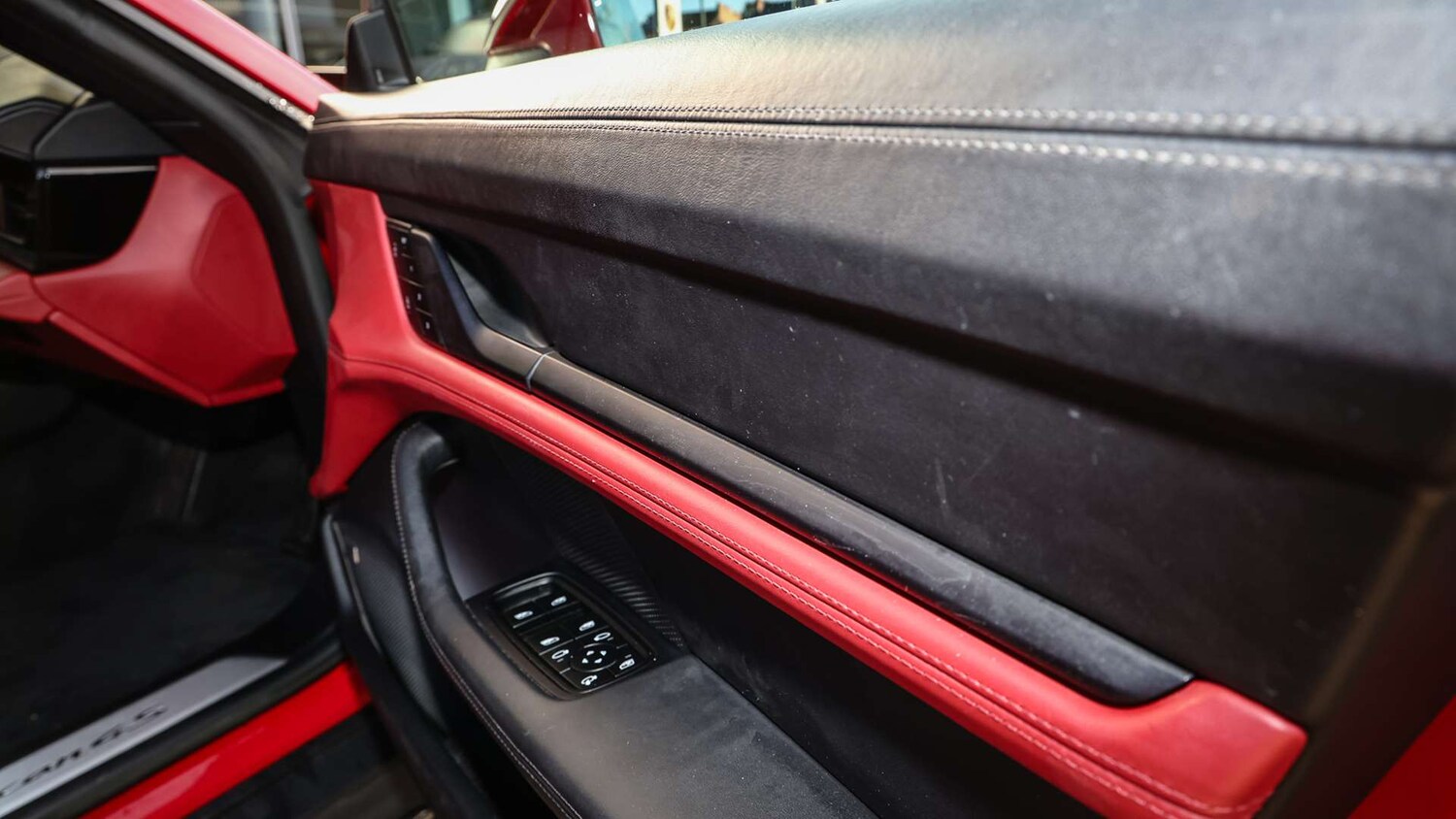 Used Porsche Taycan 2022 for sale - 76373693: Photo 31