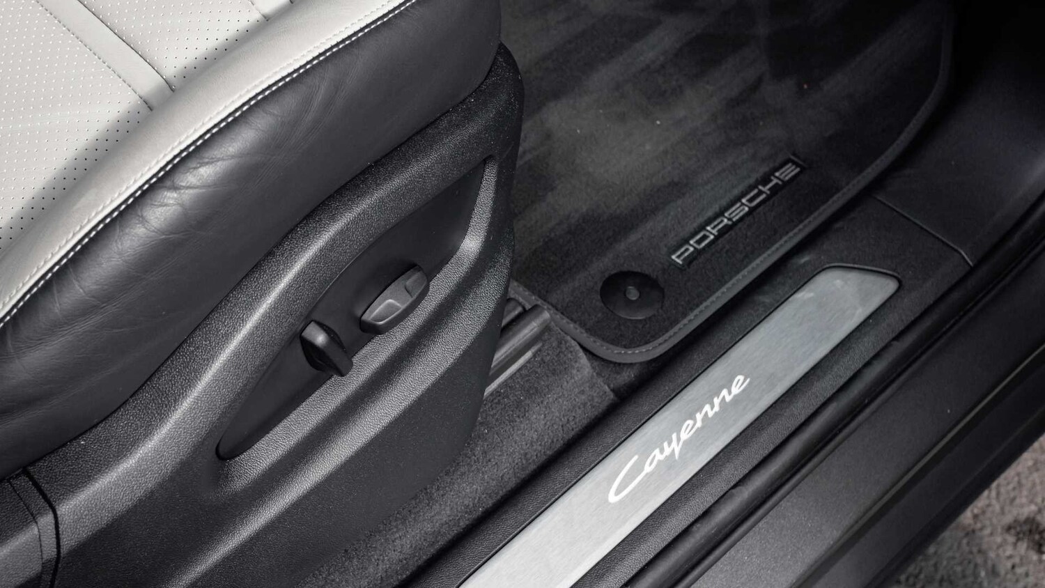 Used Porsche Cayenne 2024 for sale - 76587613: Photo 34