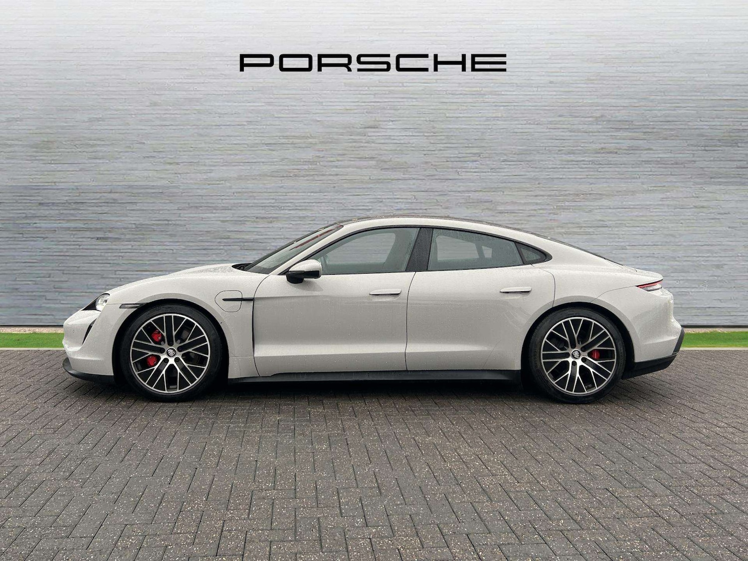 Used Porsche Taycan 2021 for sale - 77135036: Photo 8