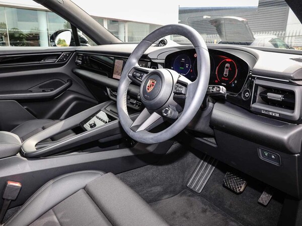 Used Porsche Macan 2025 for sale - 75405527: Photo 11