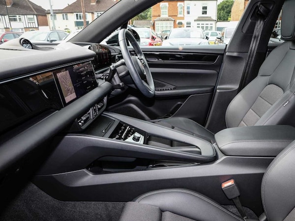 Used Porsche Macan 2025 for sale - 75405527: Photo 12