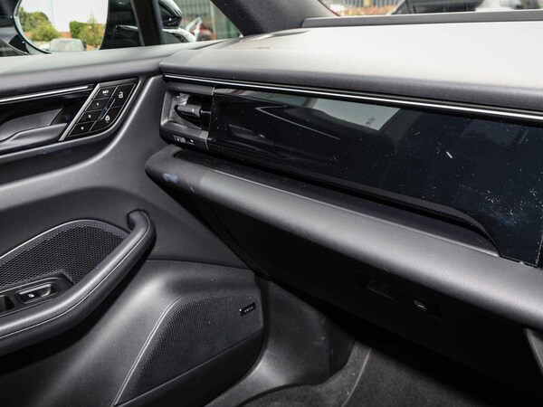 Used Porsche Macan 2025 for sale - 75405527: Photo 30