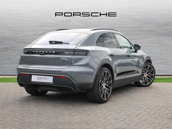 Used Porsche Macan 2025 for sale - 75405527: Photo 3