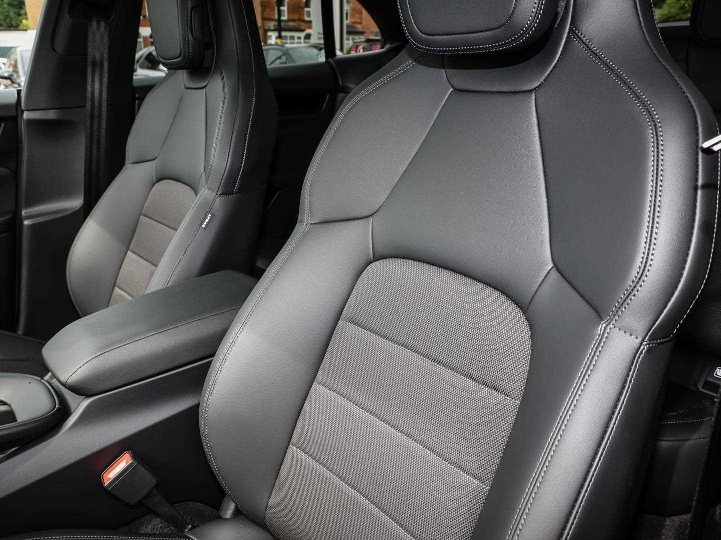 Used Porsche Macan 2025 for sale - 76411392: Photo 13