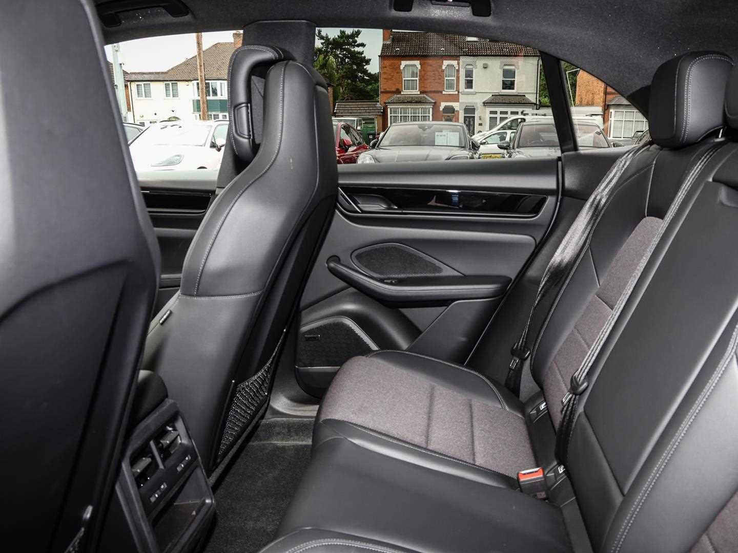 Used Porsche Macan 2025 for sale - 76411392: Photo 14