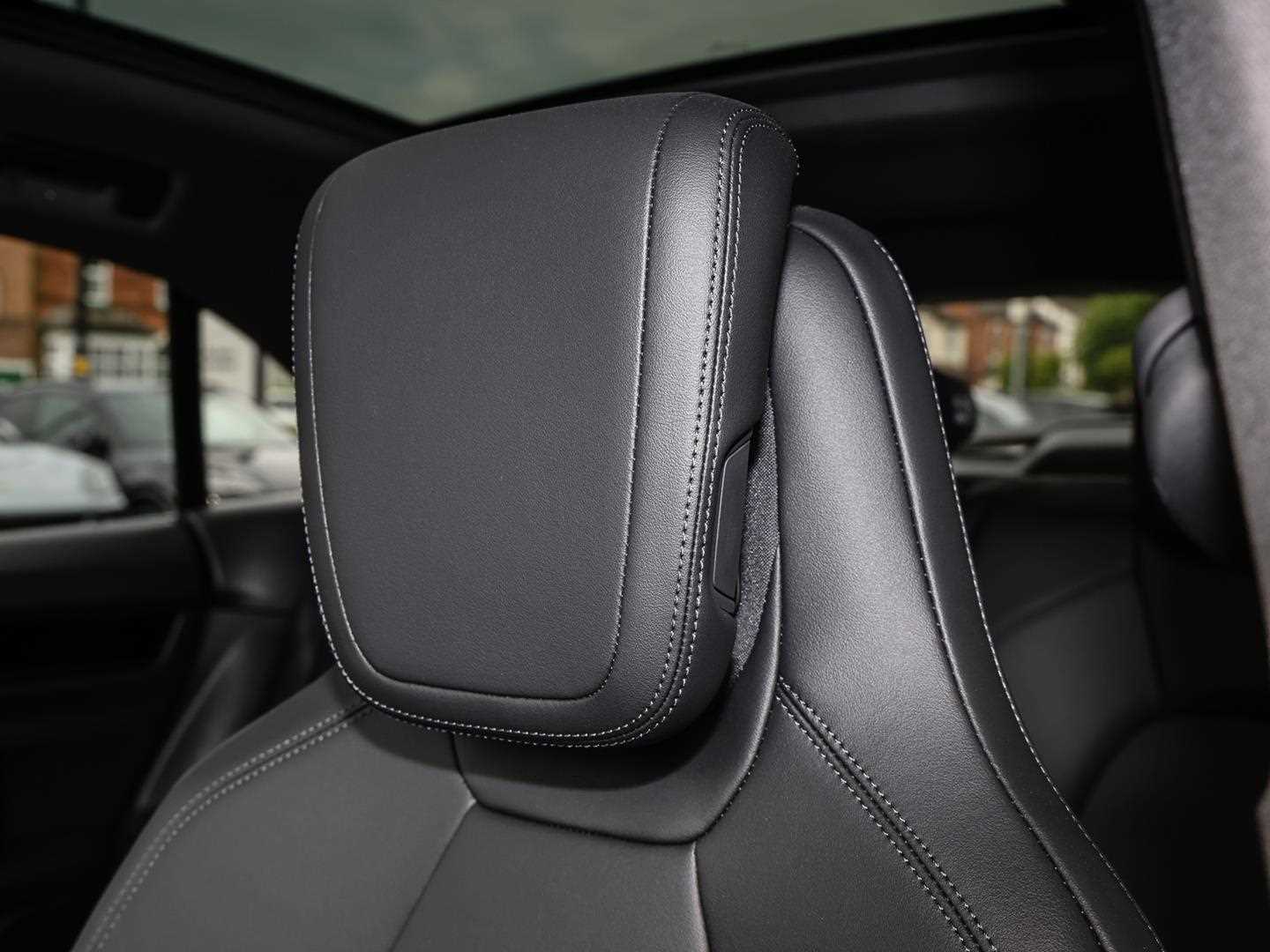 Used Porsche Macan 2025 for sale - 76411392: Photo 15