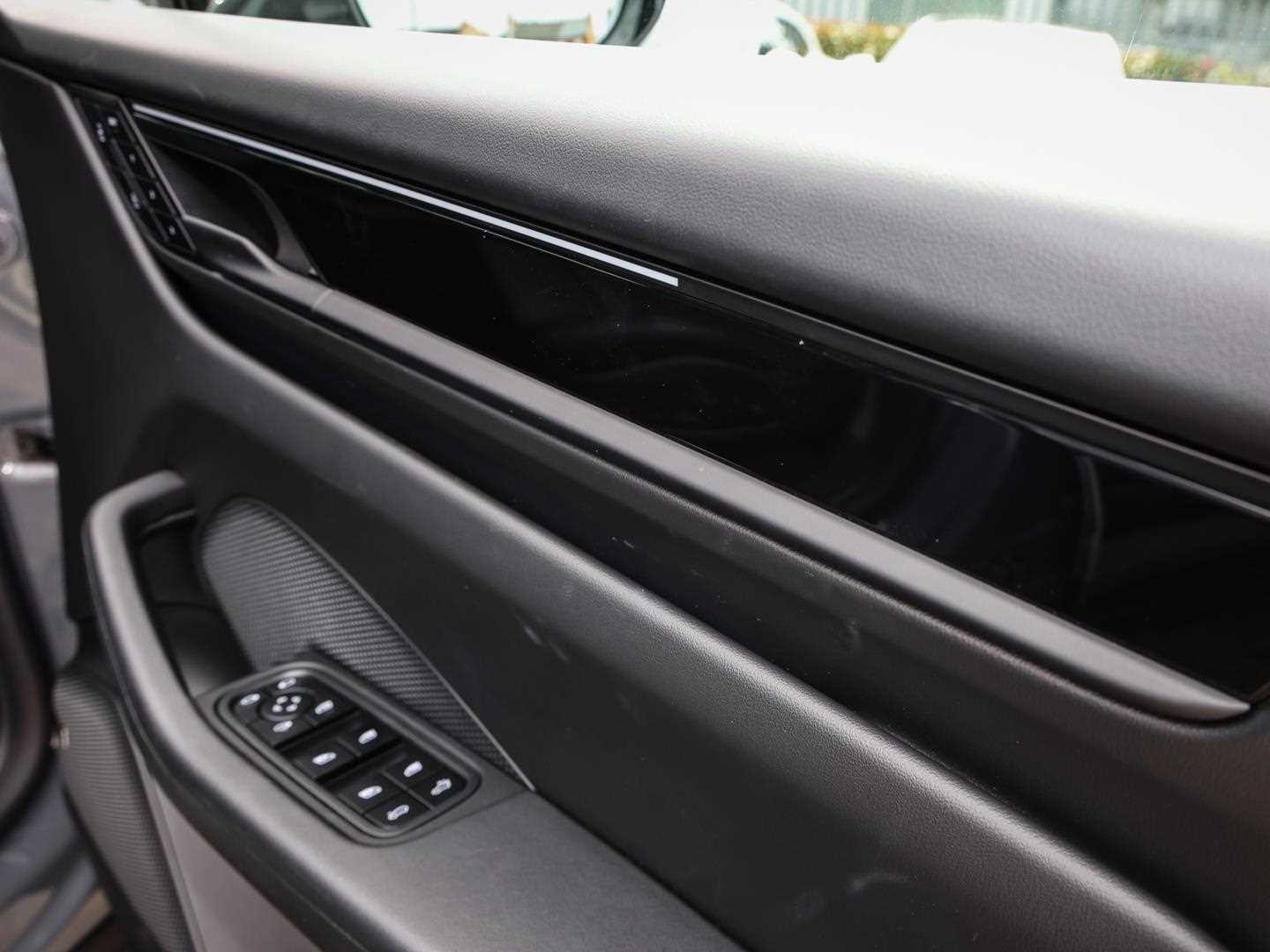 Used Porsche Macan 2025 for sale - 76411392: Photo 16