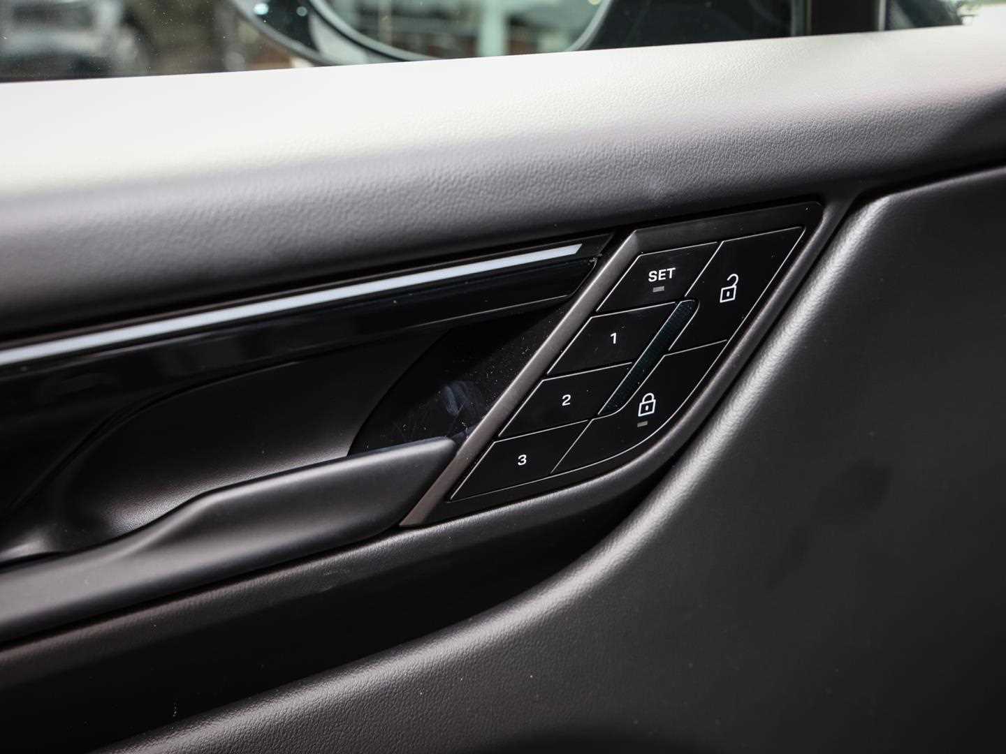 Used Porsche Macan 2025 for sale - 76411392: Photo 18