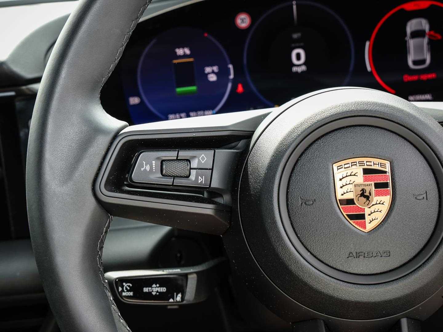 Used Porsche Macan 2025 for sale - 76411392: Photo 21