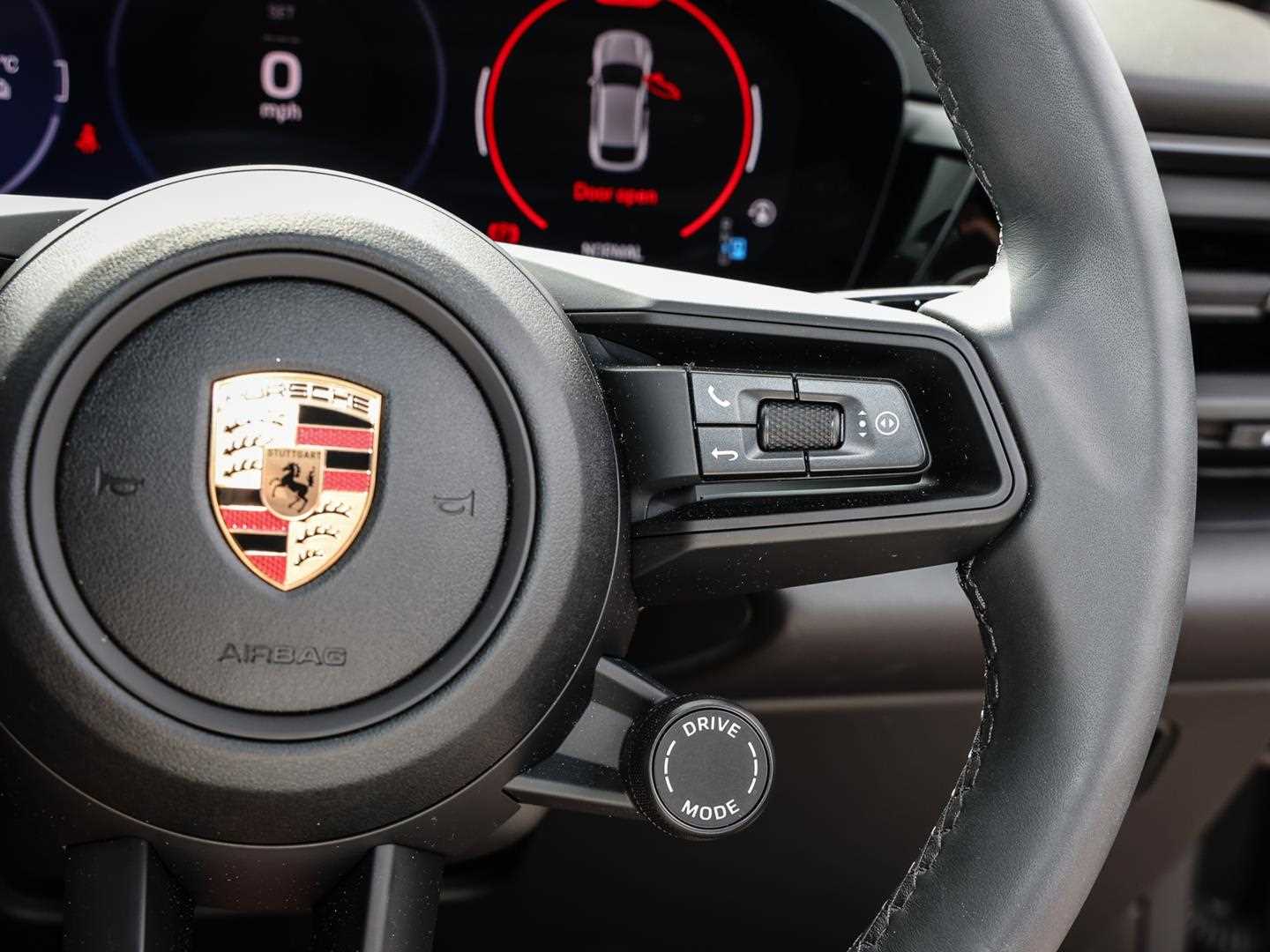 Used Porsche Macan 2025 for sale - 76411392: Photo 22