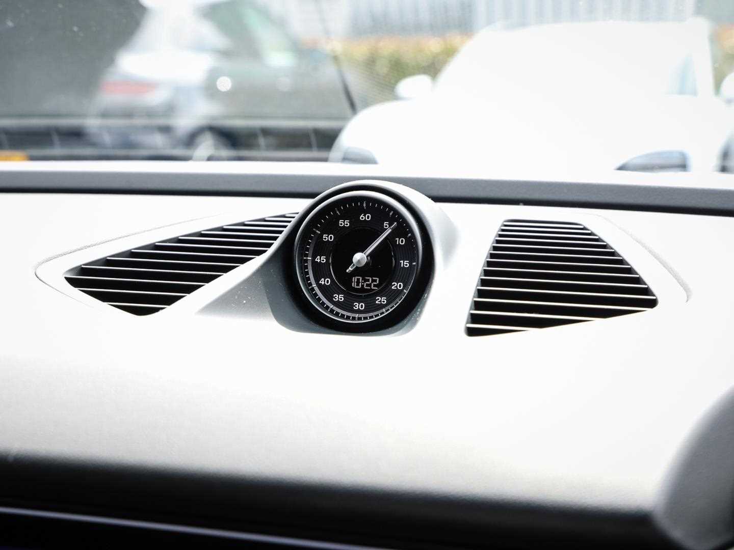 Used Porsche Macan 2025 for sale - 76411392: Photo 28