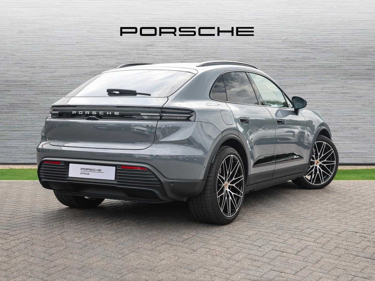Used Porsche Macan 2025 for sale - 76411392: Photo 3