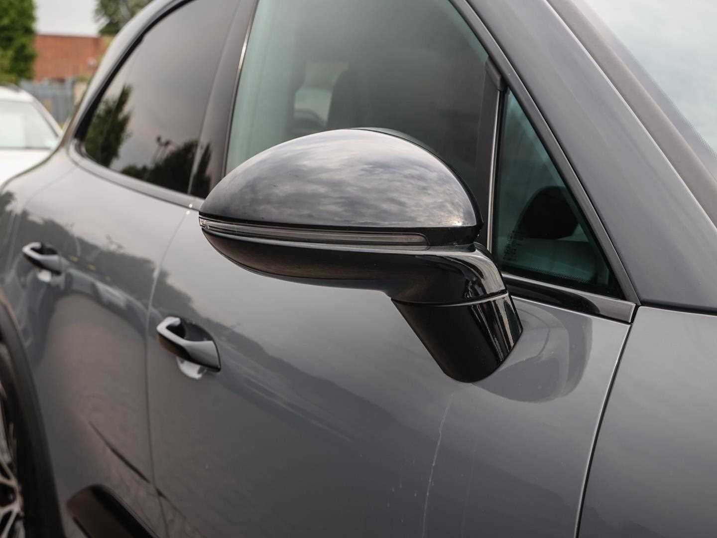 Used Porsche Macan 2025 for sale - 76411392: Photo 32