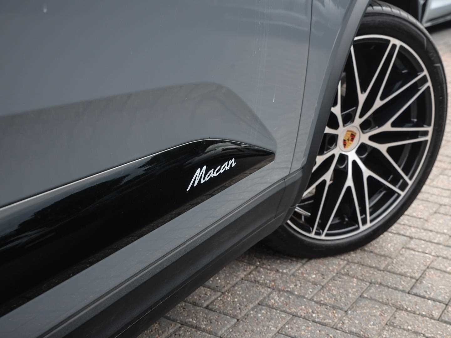 Used Porsche Macan 2025 for sale - 76411392: Photo 34