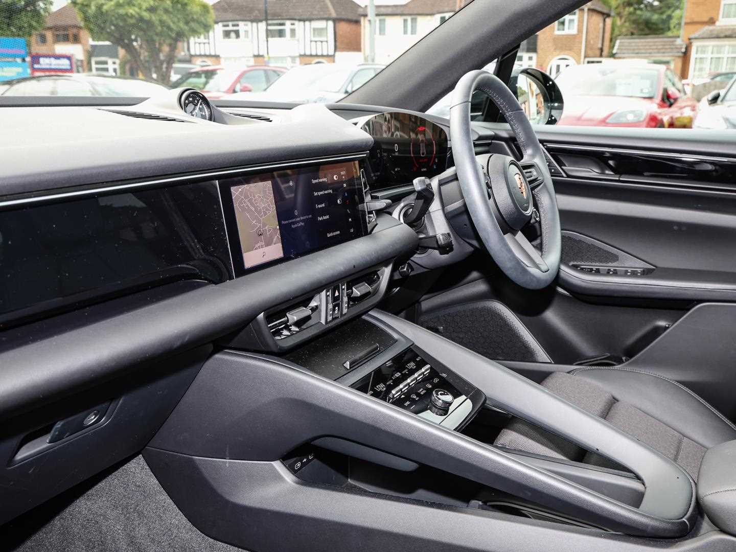 Used Porsche Macan 2025 for sale - 76411392: Photo 5