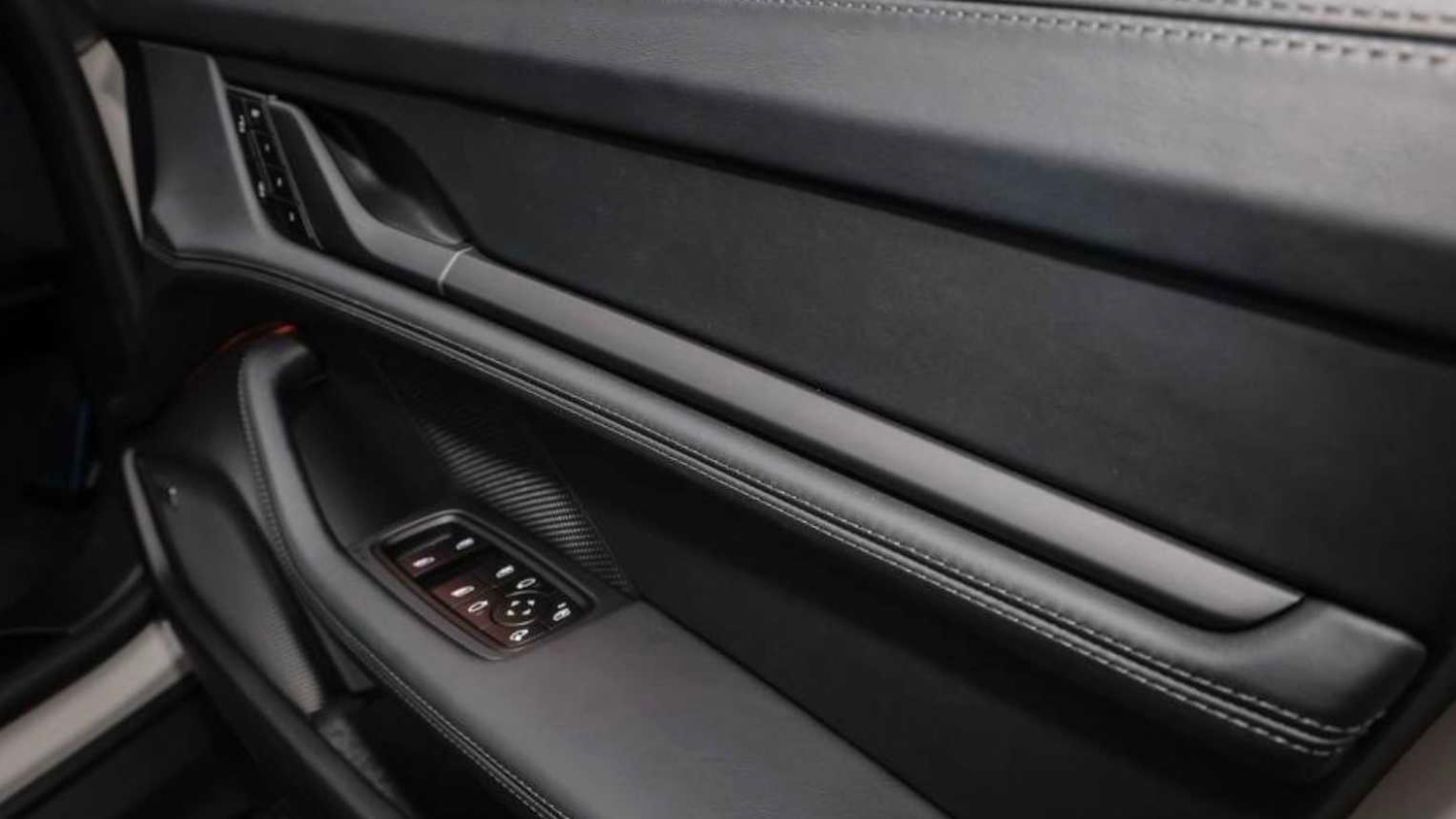 Used Porsche Taycan for sale - 78052389: Photo 2